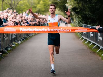 Foppen eert met Nederlands record 5 km trainer Terhaard