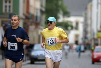 Trainen met de zorgvuldige opbouw voor oudere atleet